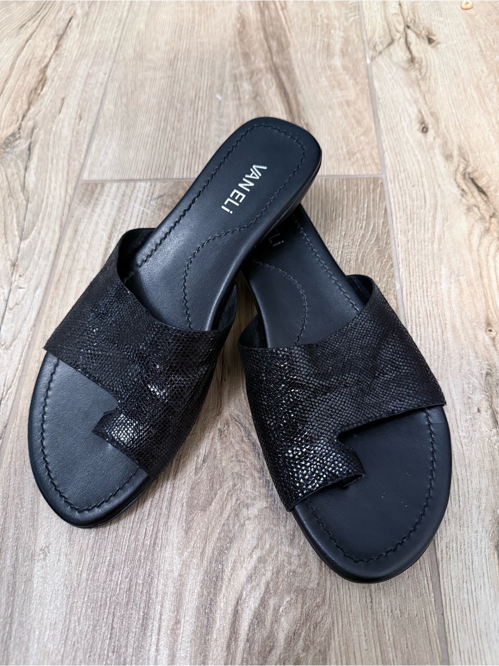 VANELi Black Snakeskin Embossed Toe-Loop Slide Sandals - Size 9 1/2